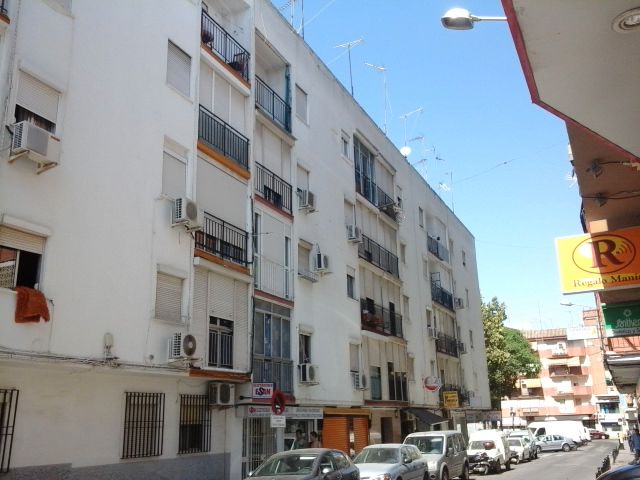 Exterior view of Flat for sale in San Juan de Aznalfarache  with Balcony