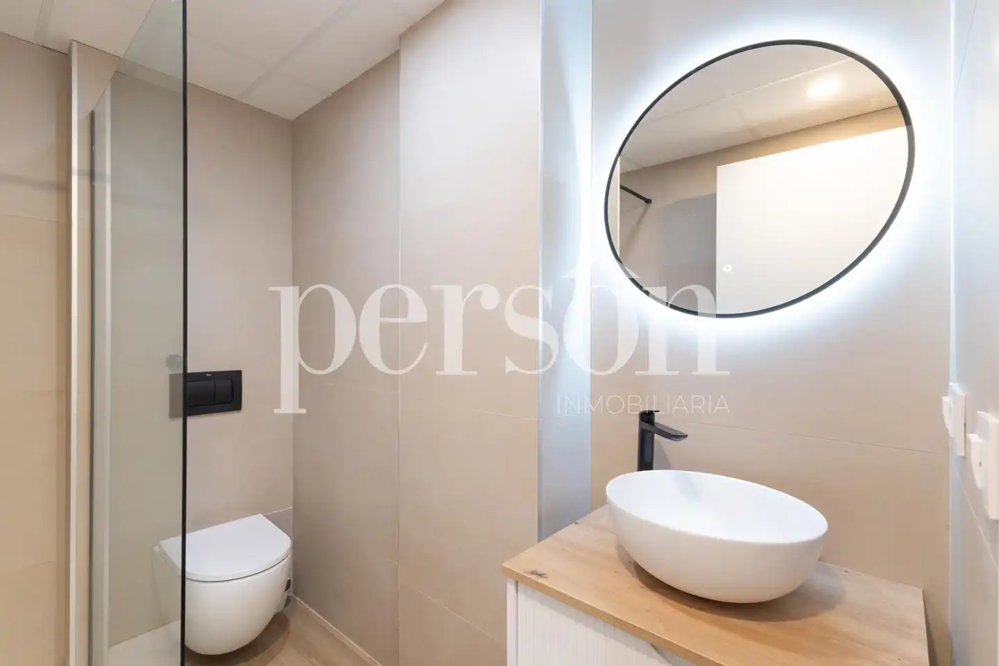 Baño de Piso en venta en Valencia con Aire acondicionado, Calefacción y Balcón