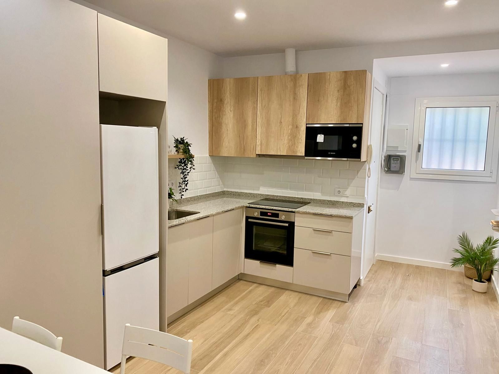 Cuina de Àtic de lloguer en  Barcelona Capital amb Terrassa, Moblat i Forn