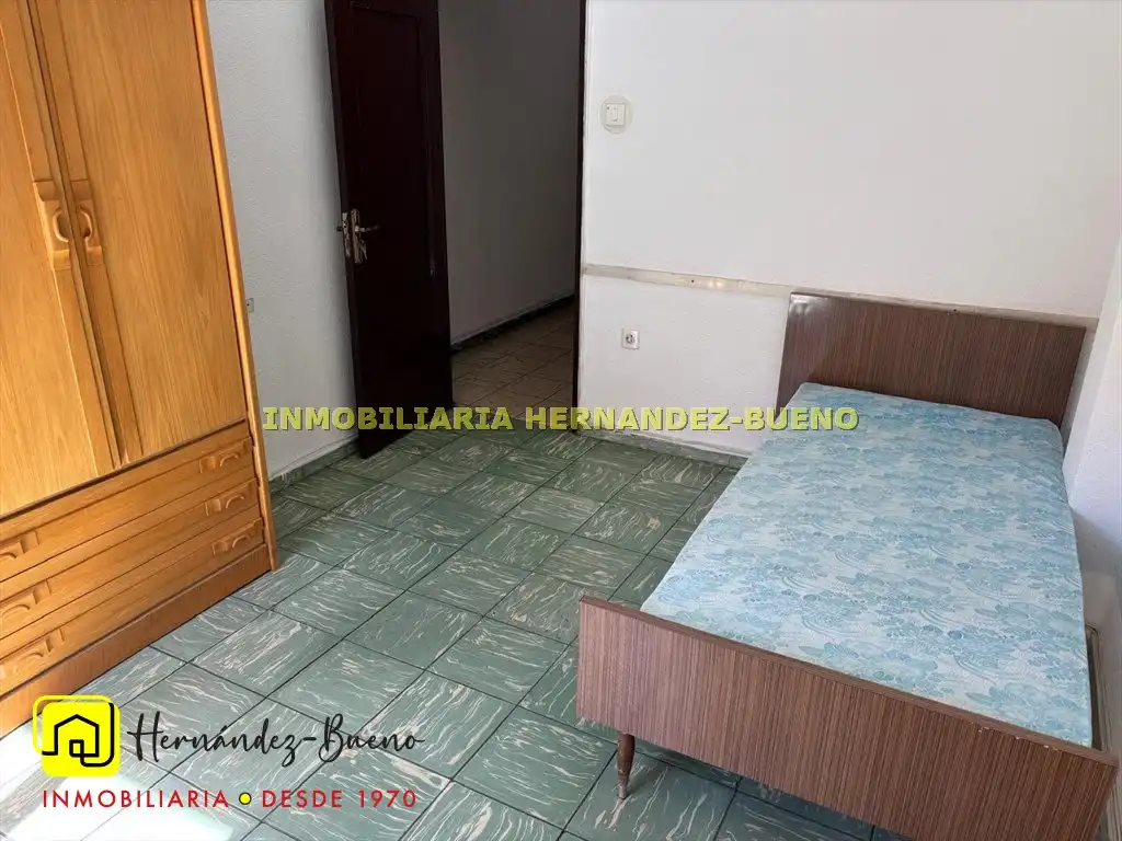 Dormitori de Pis en venda en San Bernardo - Carmelitas - Campus
