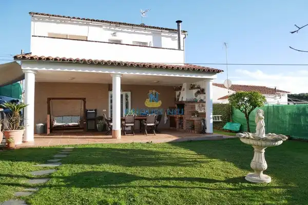 Xalet amb terrassa en venda a Carrer Arboç