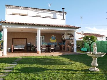 Xalet amb balcó en venda a Carrer Arboç