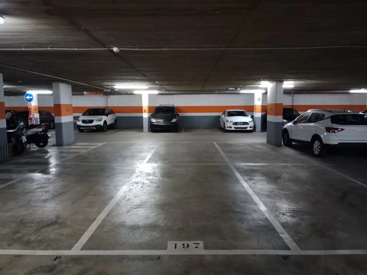 Parkplatz von Garage zum Verkauf in Mislata