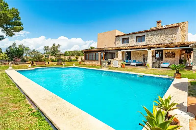 Swimming pool of Country homes for sale in  Palma de Mallorca  with Air Conditioner, Heating and Private garden