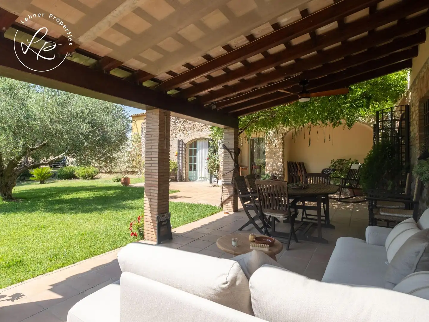 Terrassa de Finca rústica en venda en Navata amb Aire condicionat, Calefacció i Jardí privat