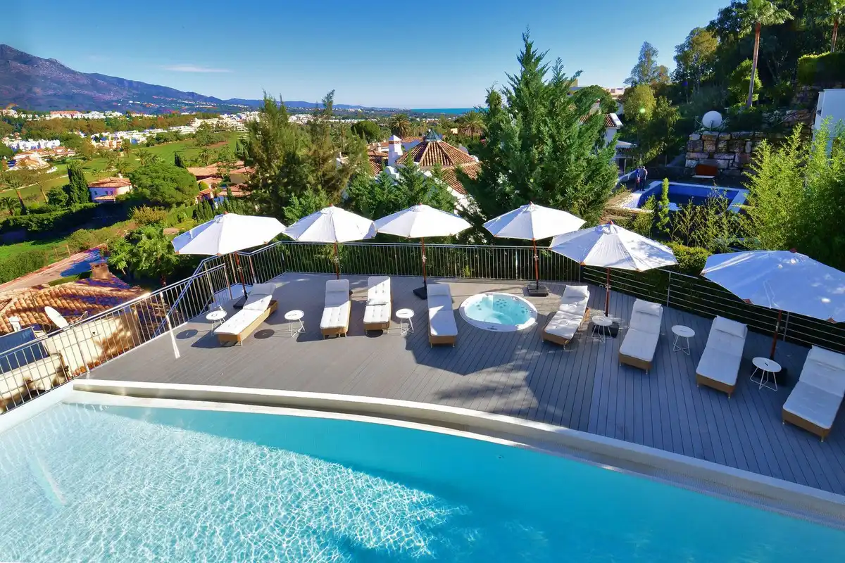 Chalet con piscina en venta en Nueva Andalucía, imagen 3