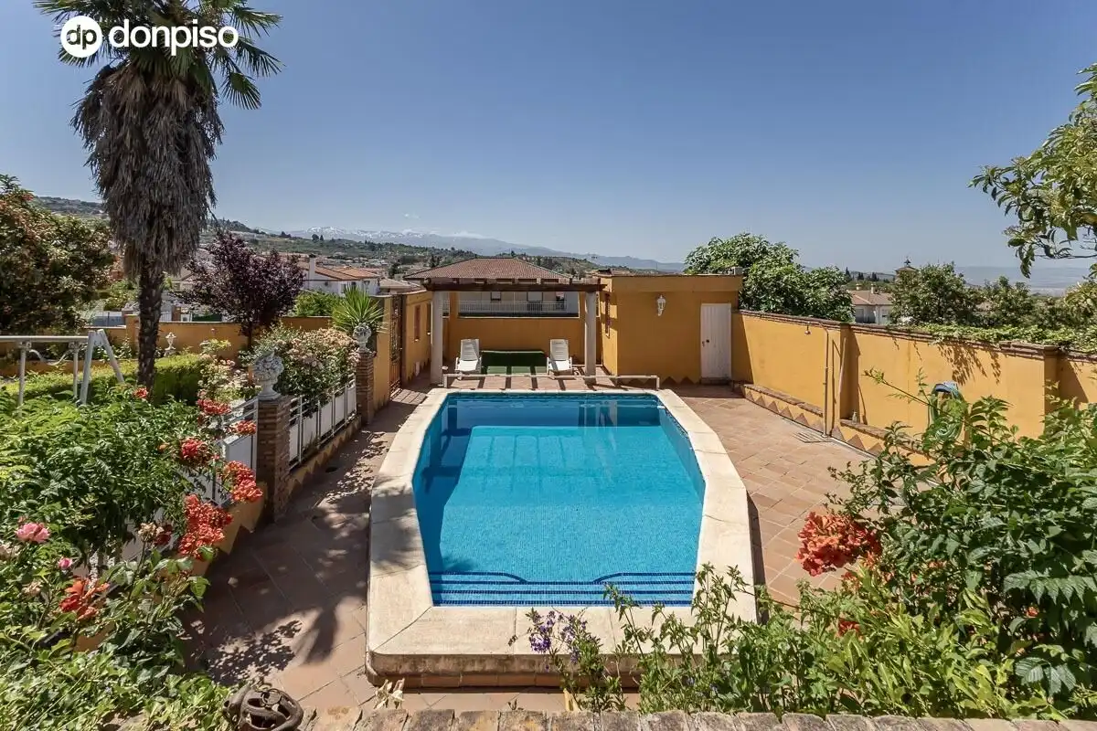 Xalet amb piscina en venda a Alfacar