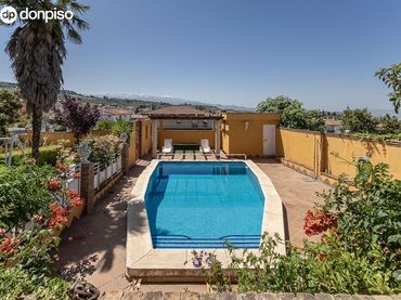 Detached house with pool for sale in Alfacar