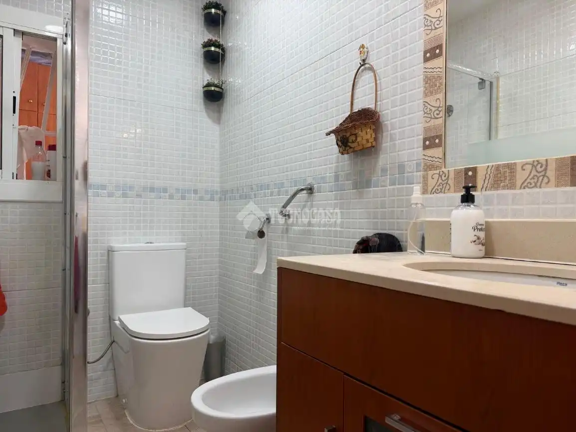 Bathroom of Flat for sale in Barcelona
