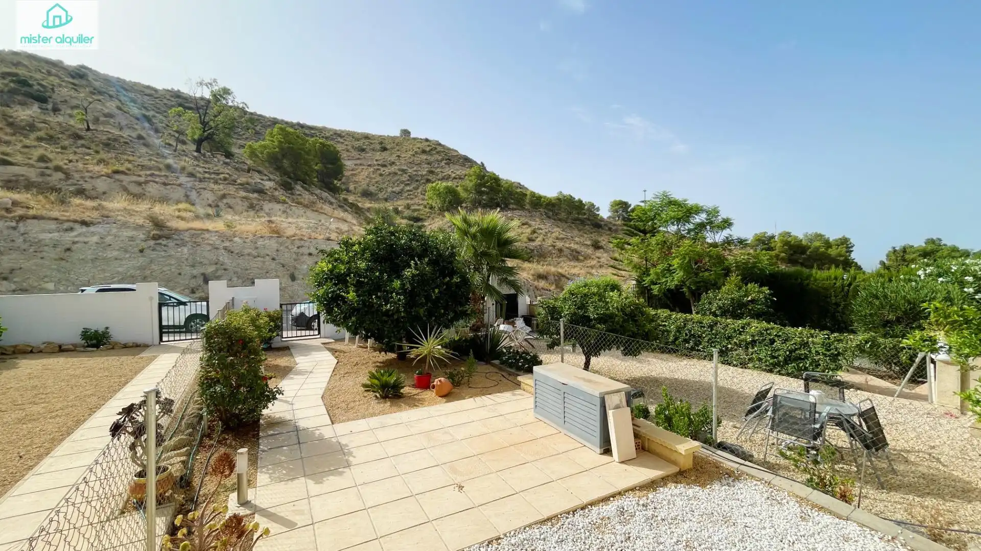 Vista exterior de Casa o xalet de lloguer en Busot amb Aire condicionat, Calefacció i Jardí privat