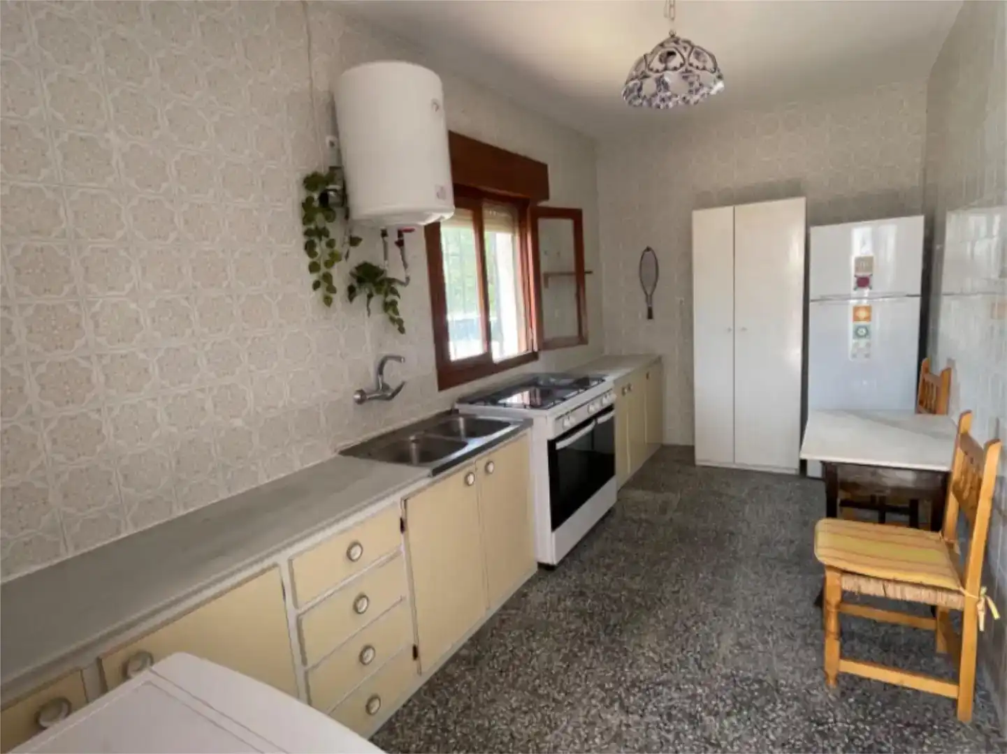 Cuina de Casa adosada en venda en Fondón amb Traster i Moblat