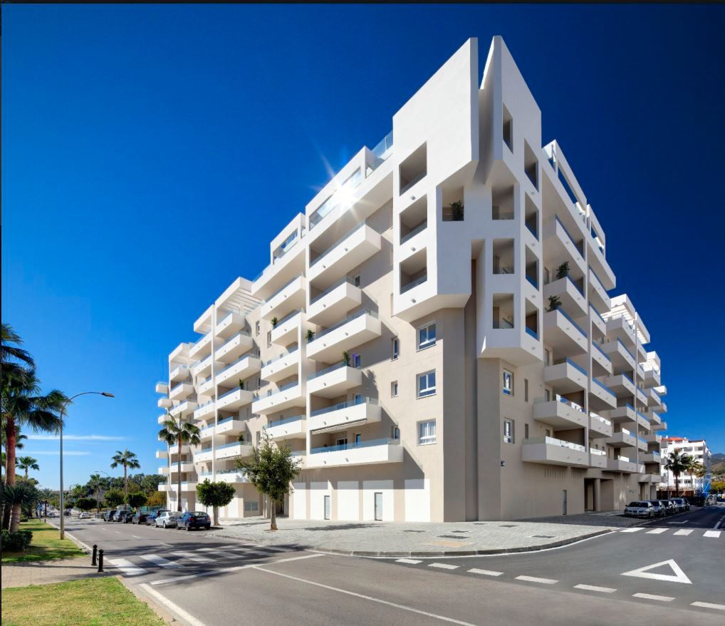 Vista exterior de Pis en venda en Marbella amb Aire condicionat, Calefacció i Jardí privat