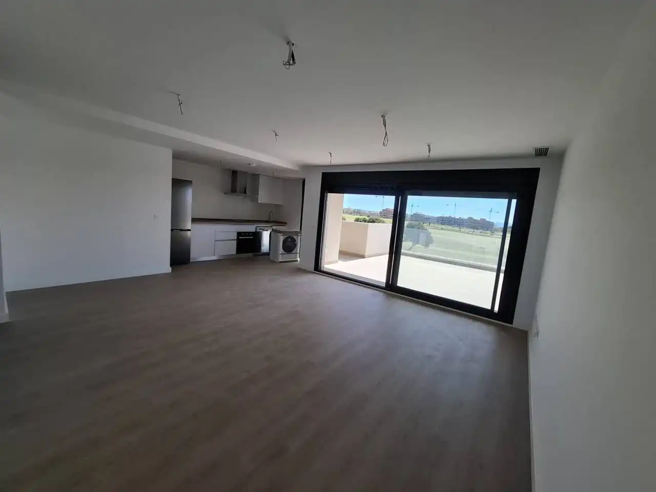 Sala de estar de Piso en venta en Almería con Parquet, Terraza y Piscina comunitaria