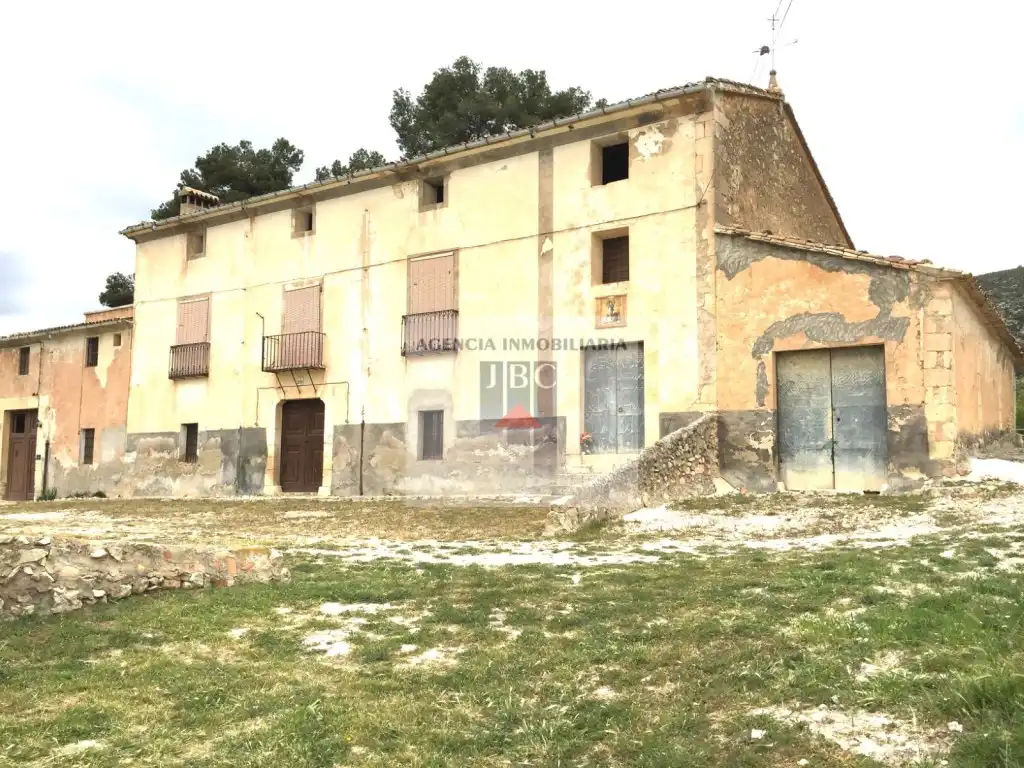 Maison rustique à vendre à Batoi