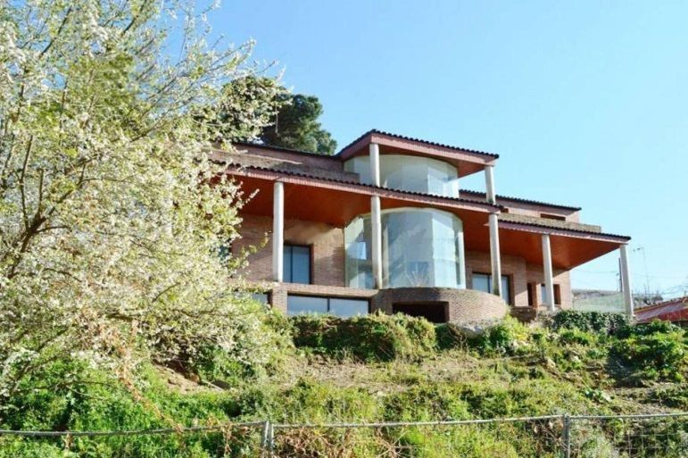Exterior view of House or chalet for sale in  Barcelona Capital  with Air Conditioner, Heating and Private garden