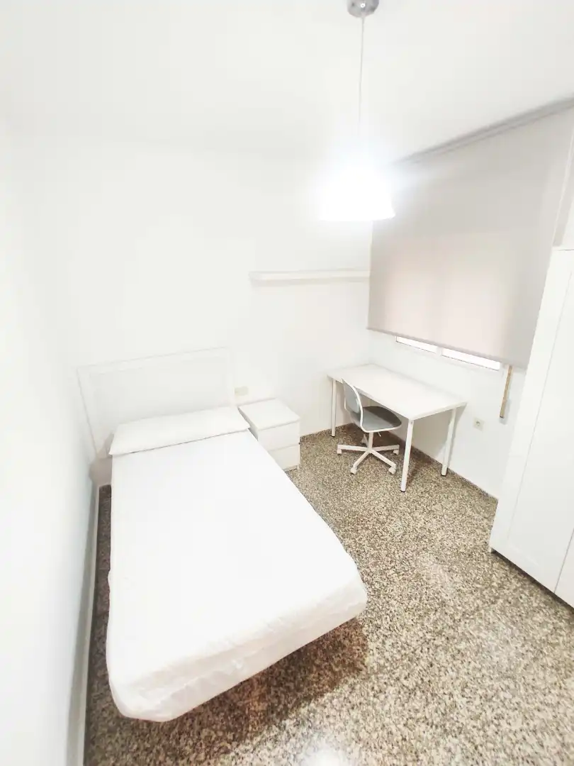 Bedroom of Flat for share in Granada  with Furnished, Washing machine and Microwave