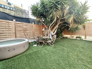 Pis amb jardí en venda a Calle Pere Quintana
