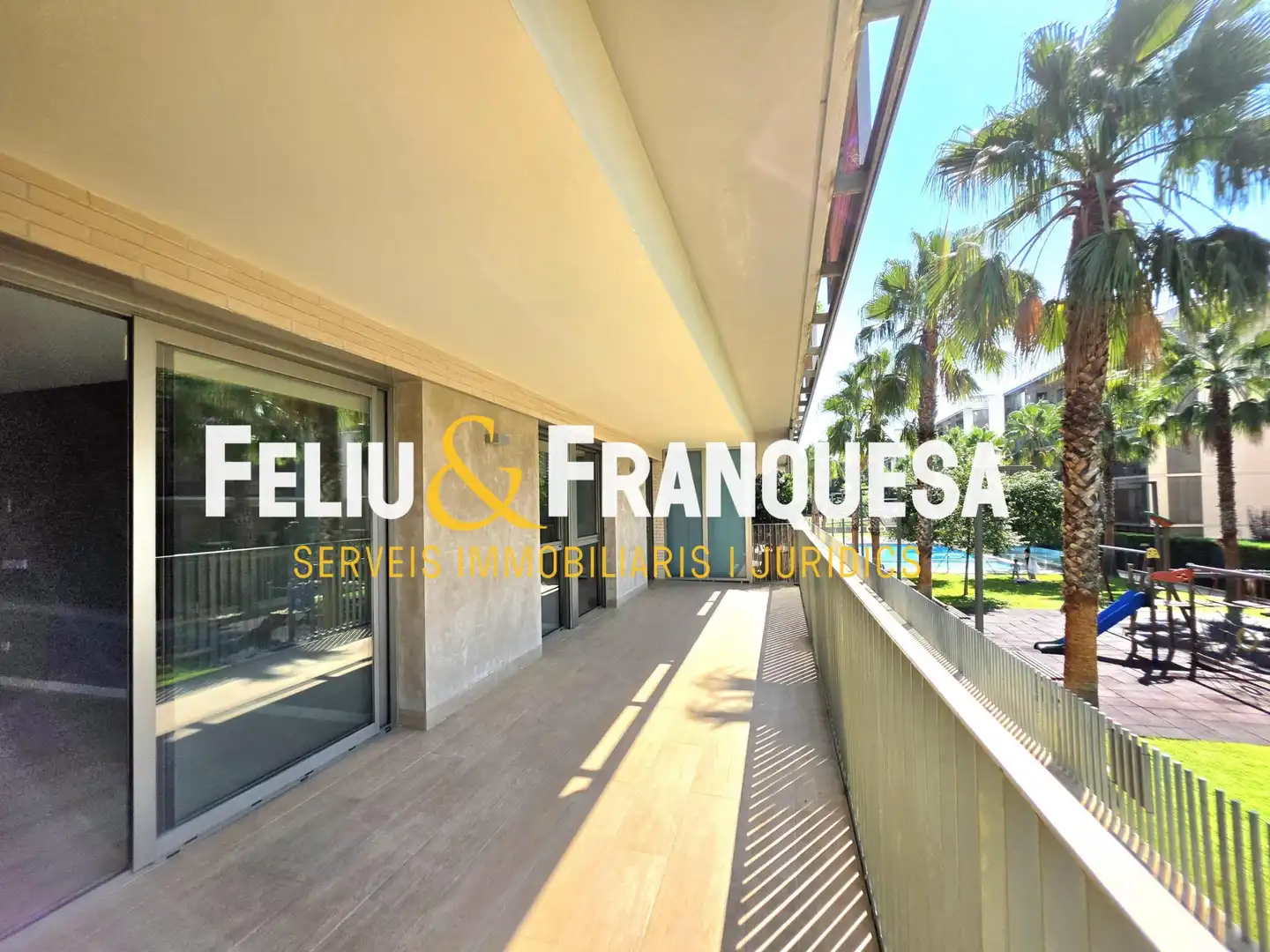 Vista exterior de Piso en venta en Sant Cugat del Vallès con Calefacción, Jardín privado y Terraza