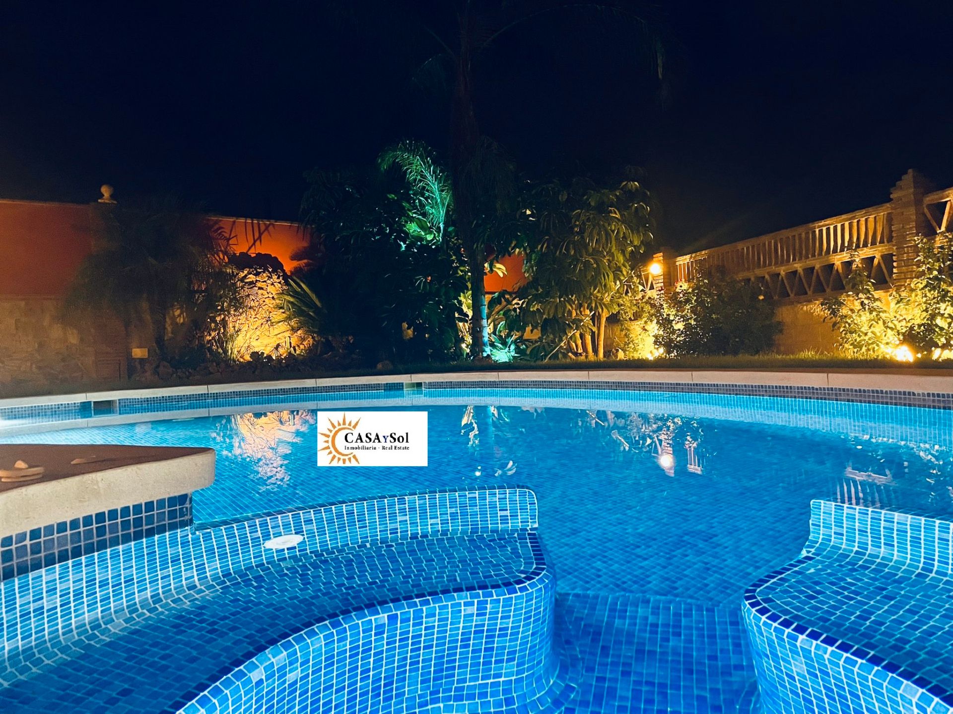 Piscina de Casa o xalet en venda en Alhaurín de la Torre amb Aire condicionat, Calefacció i Jardí privat