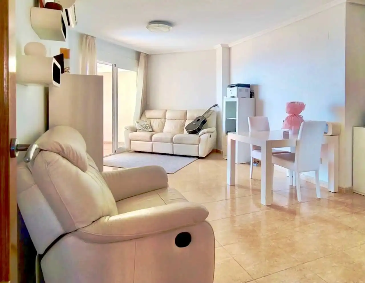 Sala de estar de Ático de alquiler en Orihuela con Aire acondicionado, Terraza y Amueblado