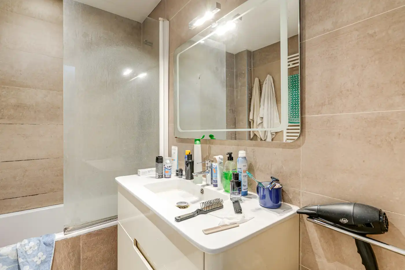 Bathroom of Flat for sale in Terrassa  with Terrace and Furnished