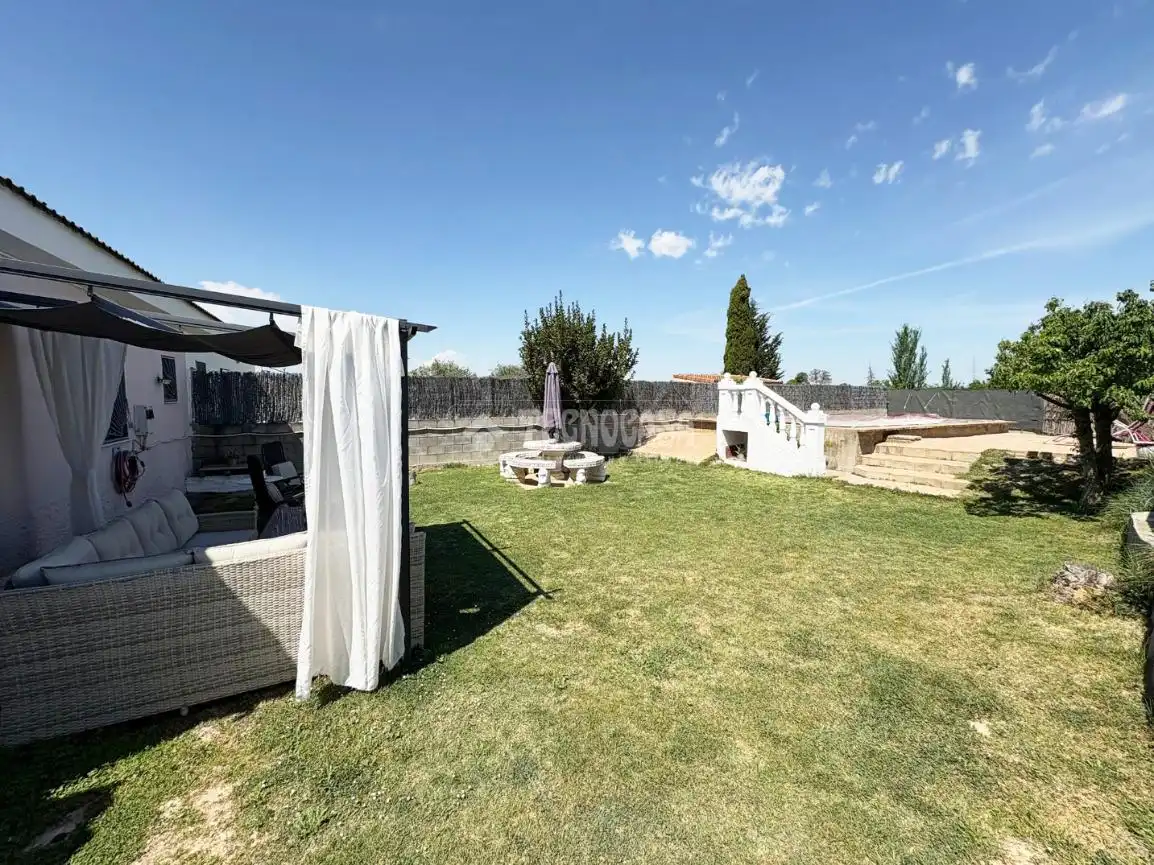 Jardí de Casa o xalet en venda en Zaragoza amb Aire condicionat i Piscina