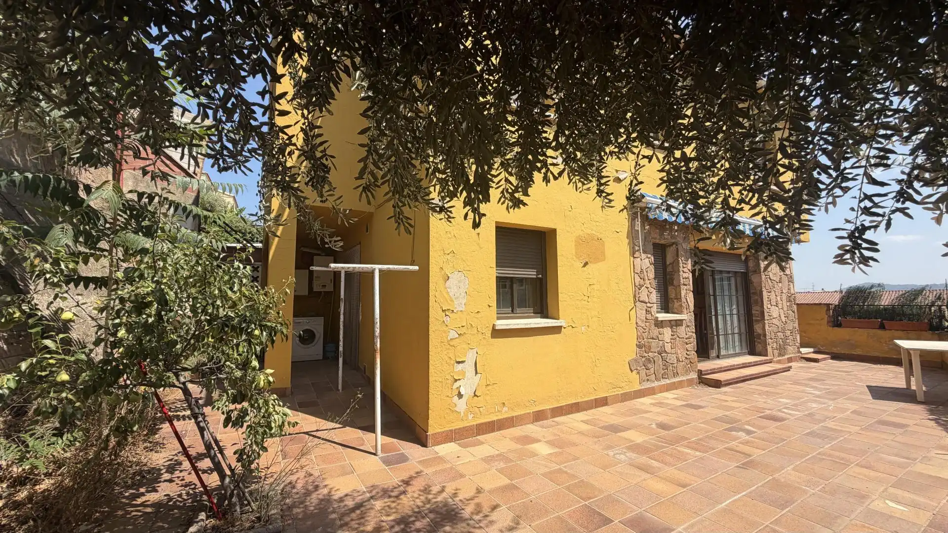 Außenansicht von Einfamilien-Reihenhaus zum Verkauf in Sant Celoni mit Heizung und Balkon