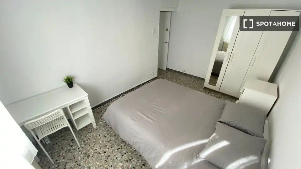 Bedroom of Flat for rent in Madrid  with Air Conditioner, Heating and Furnished