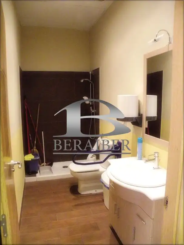 Bathroom of Commercial properties for rent in Bilbao 
