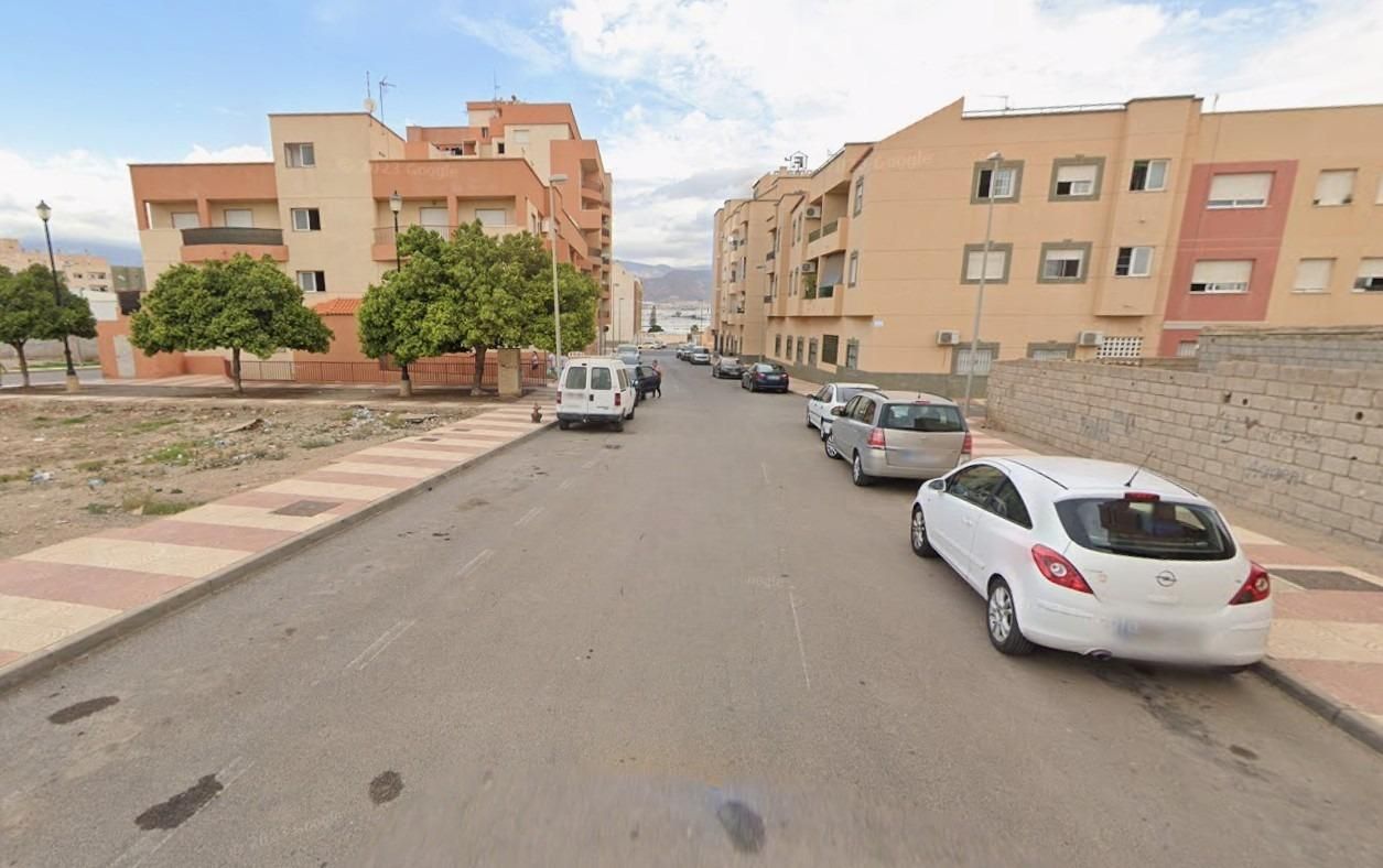 Vista exterior de Pis en venda en Roquetas de Mar amb Terrassa