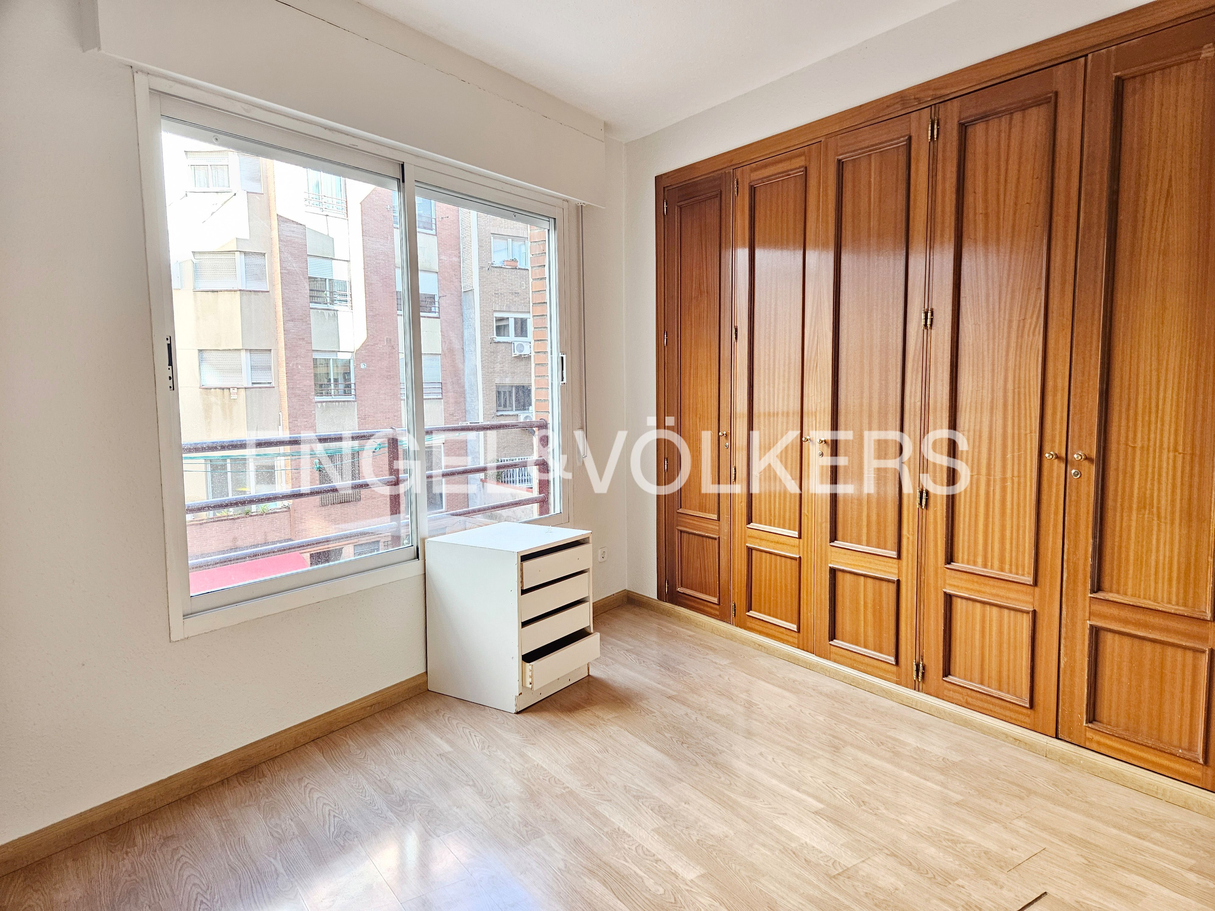 Dormitori de Pis de lloguer en  Madrid Capital amb Aire condicionat i Calefacció