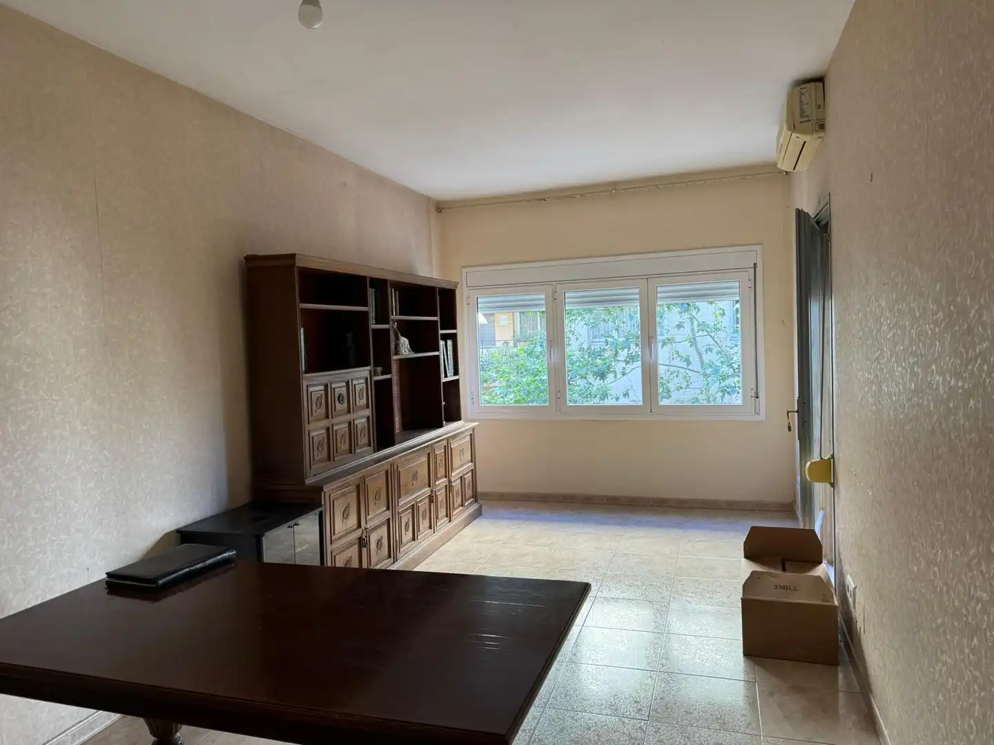 Wohnzimmer von Wohnung zum Verkauf in Barcelona mit Klimaanlage und Balkon