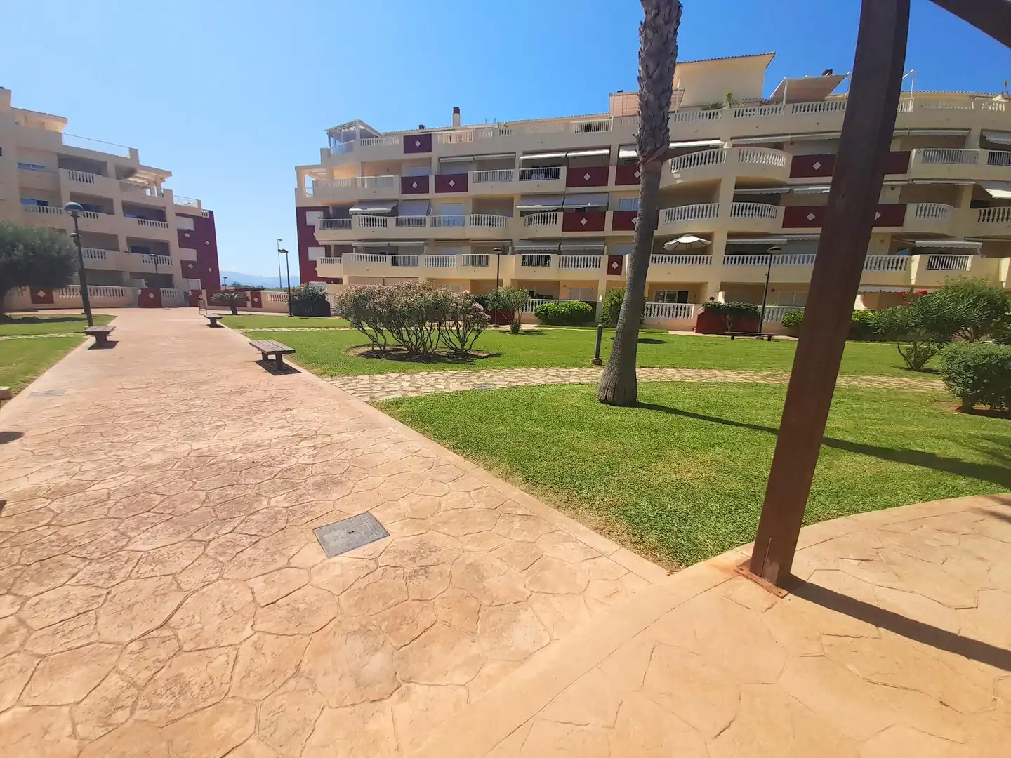 Außenansicht von Wohnungen zur Miete in Dénia mit Klimaanlage, Heizung und Privatgarten