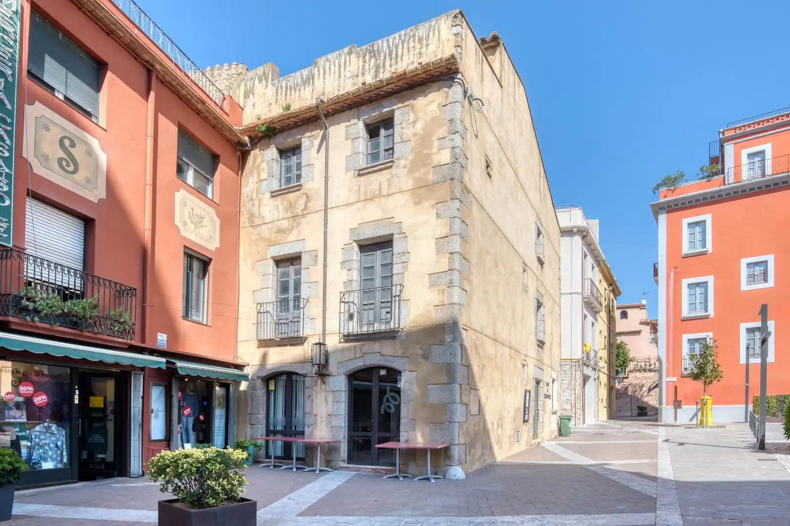 Vista exterior de Edifici en venda en Palafrugell