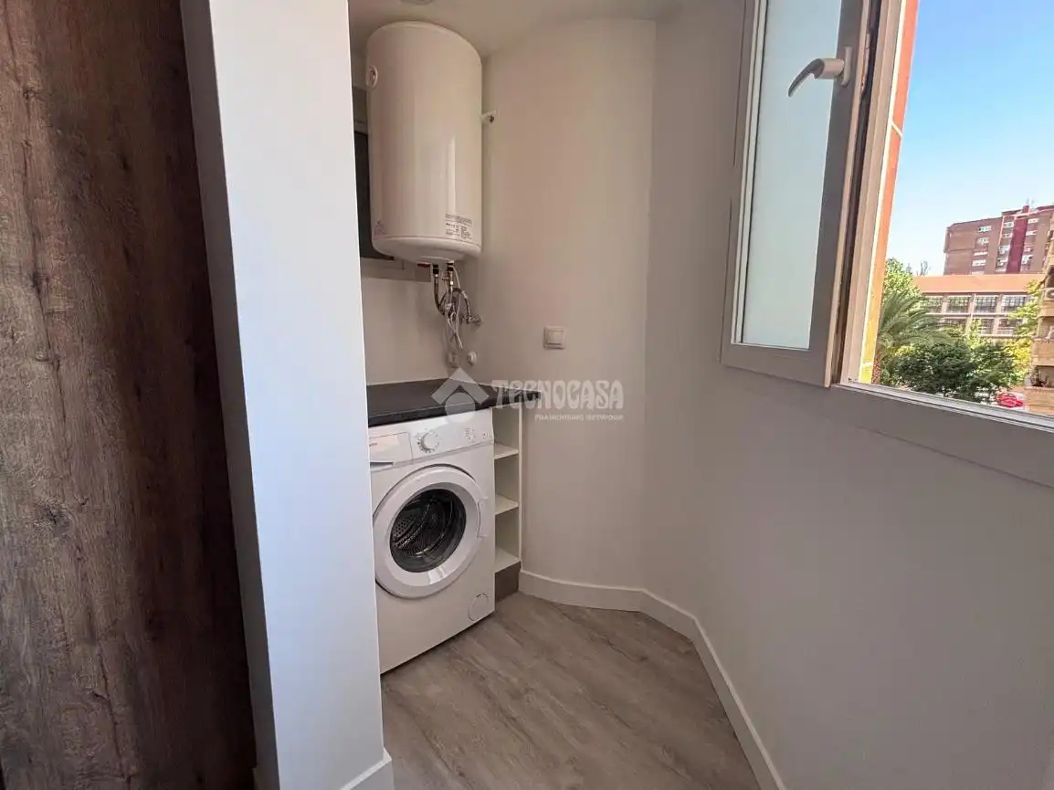 Bedroom of Flat for sale in Madrid