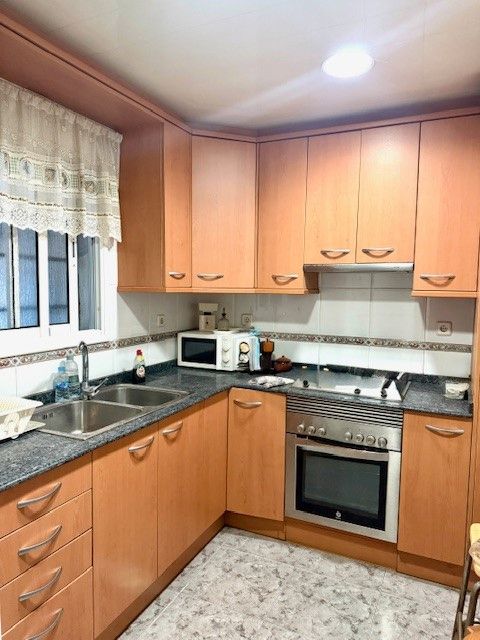 Küche von Einfamilien-Reihenhaus zum Verkauf in Montcada i Reixac