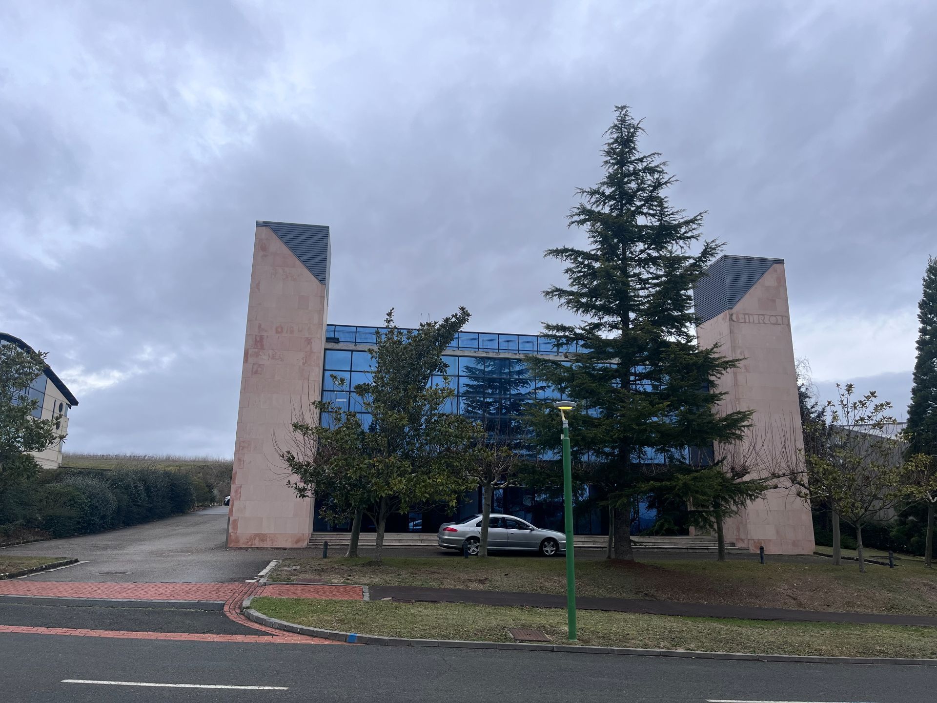 Vista exterior de Edifici en venda en Vitoria - Gasteiz