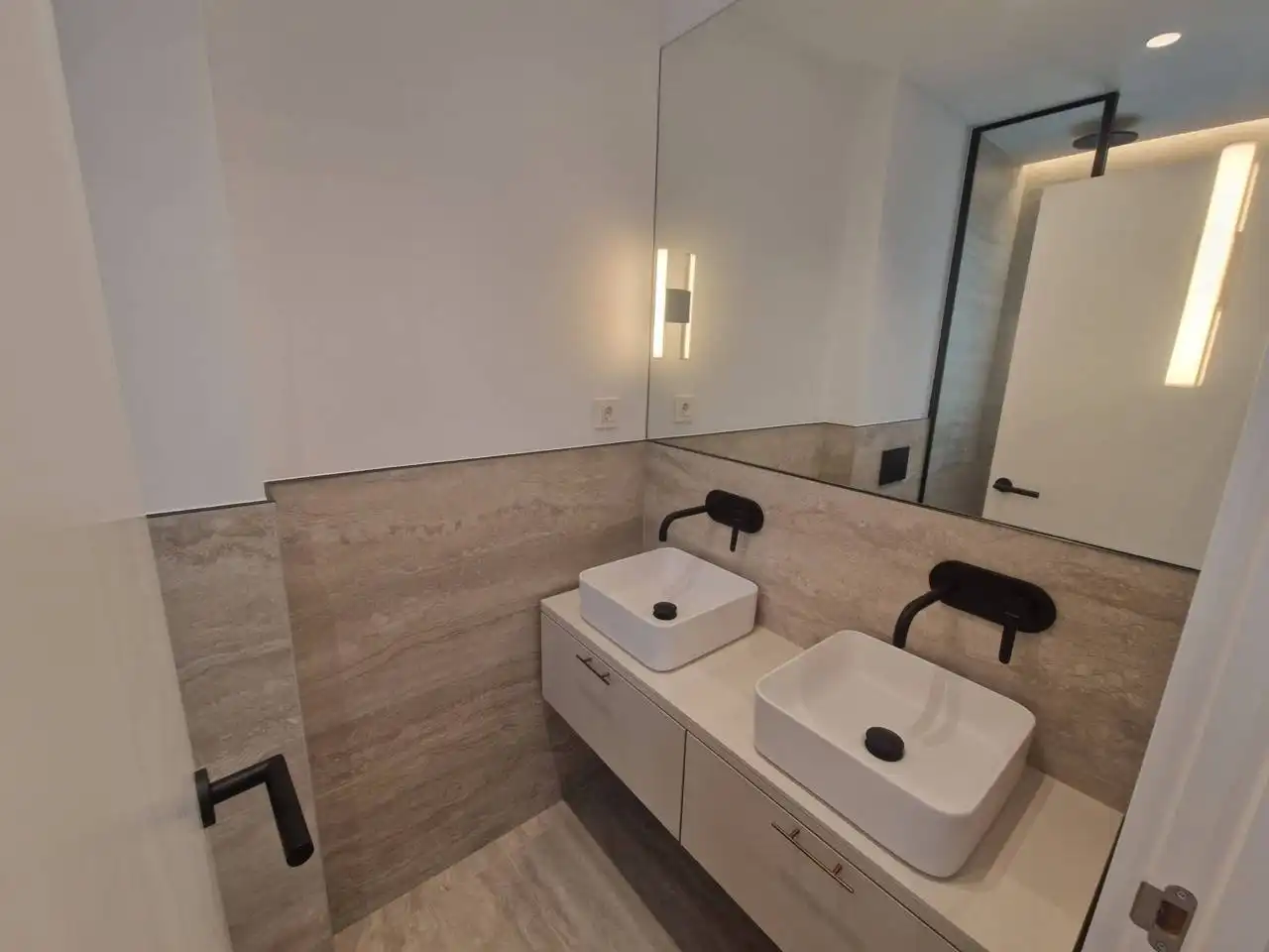 Badezimmer von Wohnung zum Verkauf in Madrid mit Klimaanlage, Heizung und Terrasse