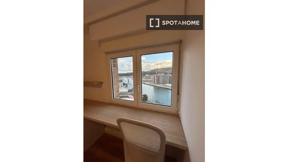 Bedroom of Flat for share in Bilbao   with Air Conditioner, Terrace and Furnished