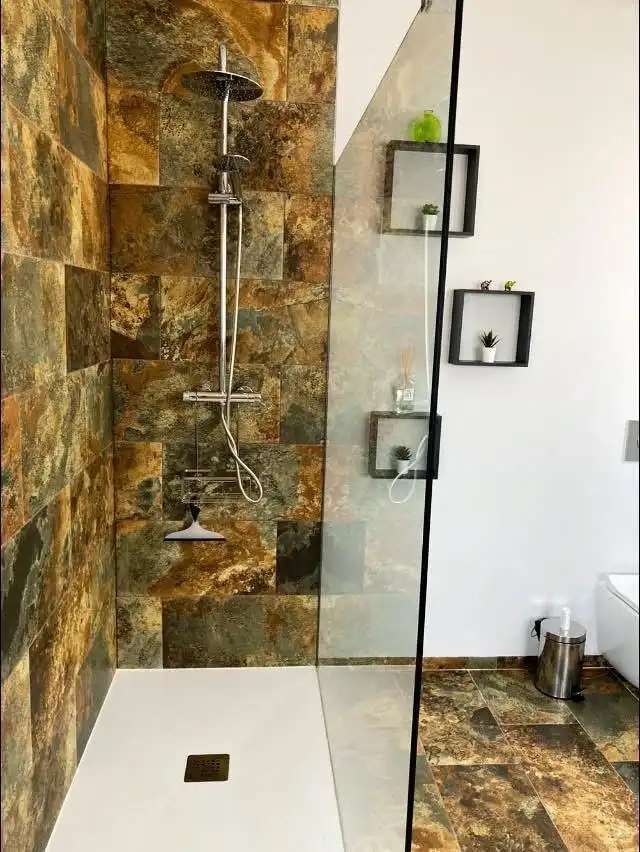 Bany de Casa o xalet en venda en Elda amb Aire condicionat, Jardí privat i Terrassa