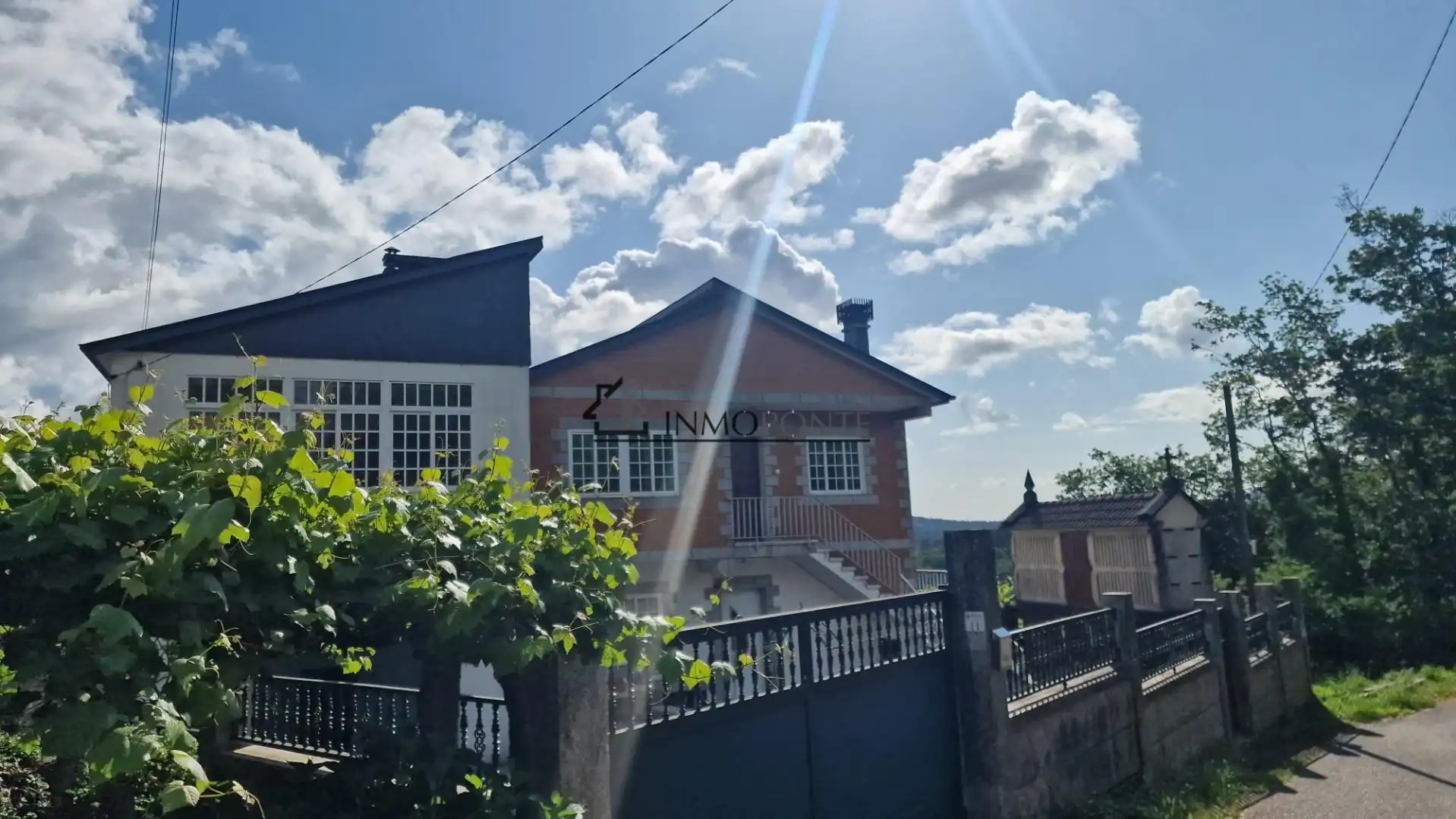Vista exterior de Casa o xalet en venda en Moraña amb Jardí privat