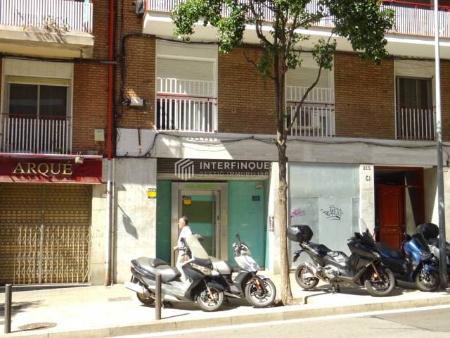 Local comercial en Alquiler en Independència en Bufalà