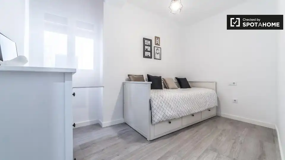 Bedroom of Flat for rent in Valencia  with Air Conditioner, Heating and Furnished