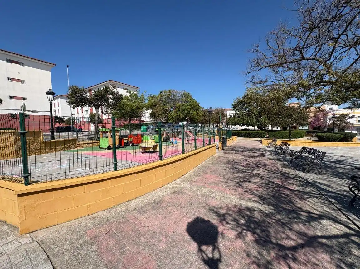 Vista exterior de Casa adosada en venta en Chiclana de la Frontera con Amueblado
