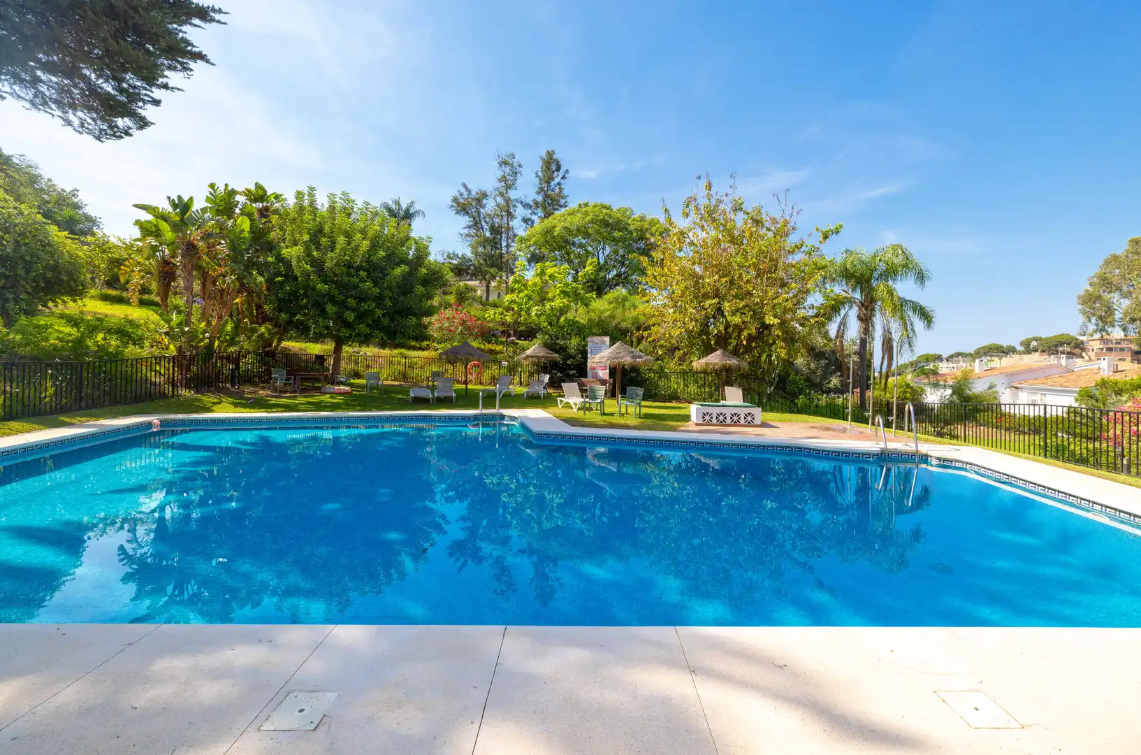 Piscina de Piso en venta en Málaga con Aire acondicionado, Calefacción y Terraza