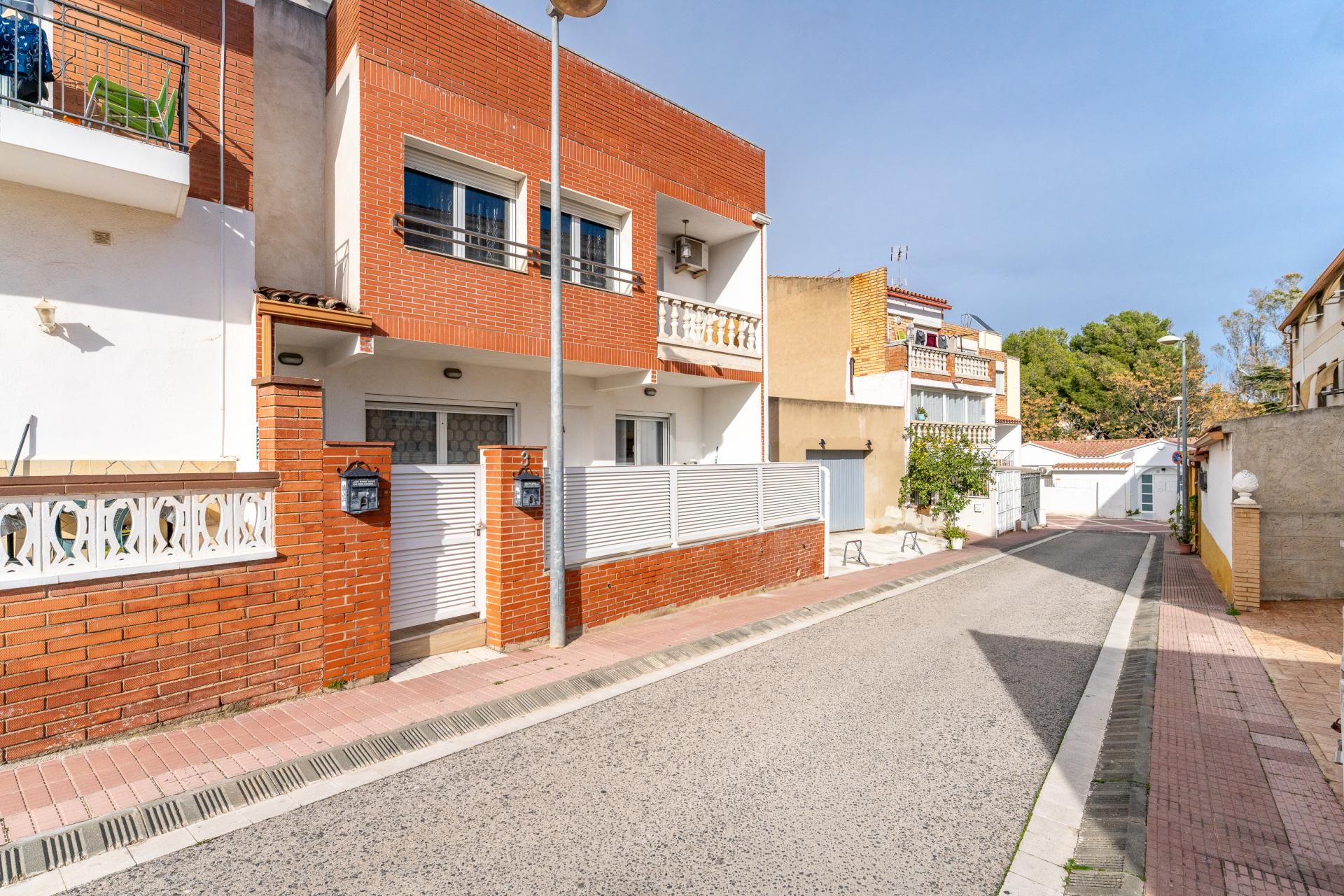Vista exterior de Dúplex en venda en Cambrils amb Calefacció, Jardí privat i Terrassa