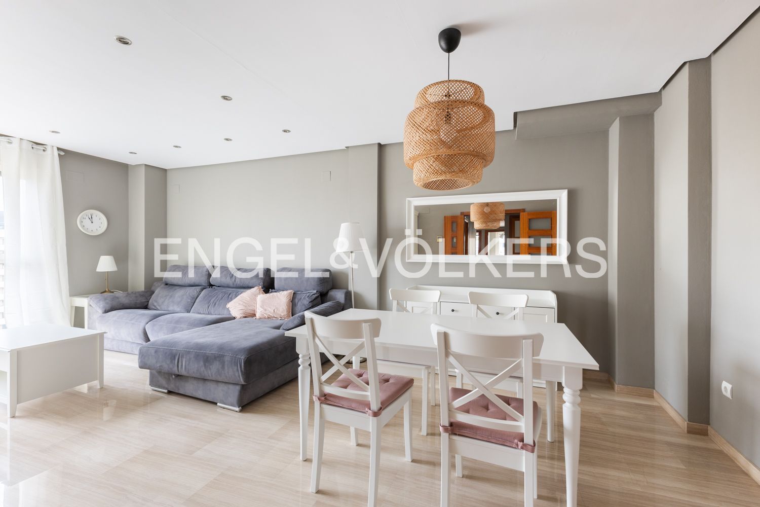 Menjador de Apartament de lloguer en  Valencia Capital amb Aire condicionat, Calefacció i Piscina