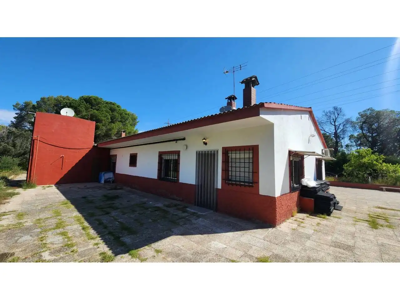 Vista exterior de Casa o xalet en venda en Rubí amb Calefacció, Jardí privat i Parquet
