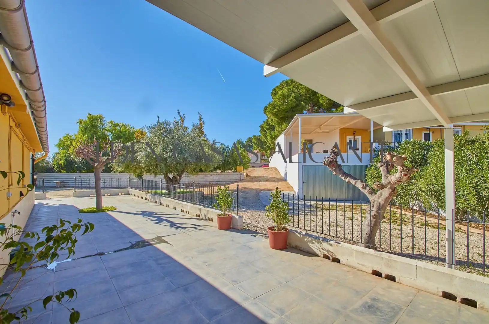 Terrassa de Casa o xalet en venda en Alicante / Alacant amb Aire condicionat, Jardí privat i Terrassa