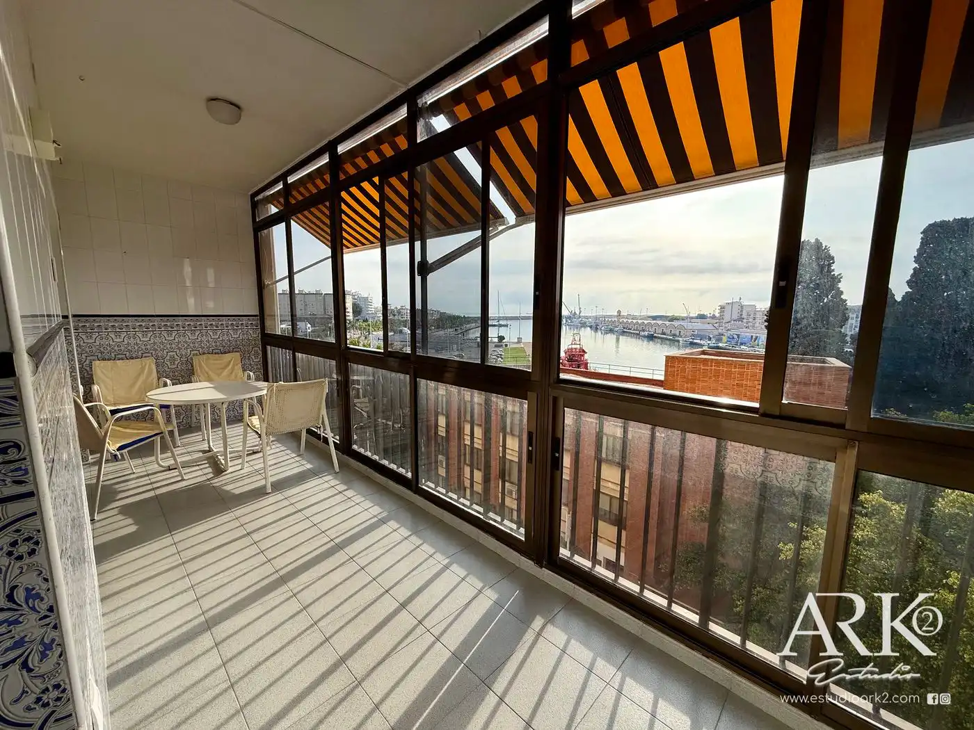 Terraza de Piso en venta en Gandia con Amueblado, Lavadora y Balcón